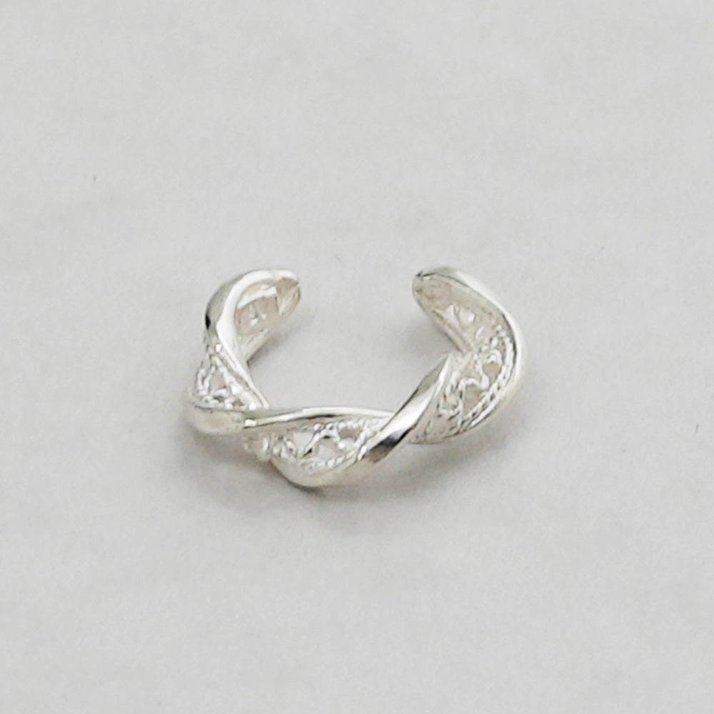 銀線細工 イヤーカフ くるり