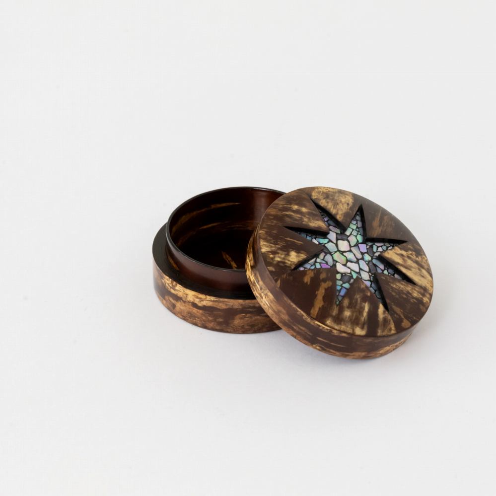 樺細工 樺香合・ひらめいて